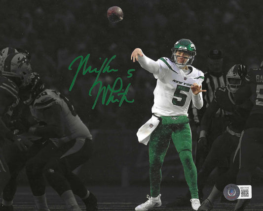 New York Jets Mkie White Spotlight Photo Autographed In Jets Green Paint Pen 8x10 Photo Picture