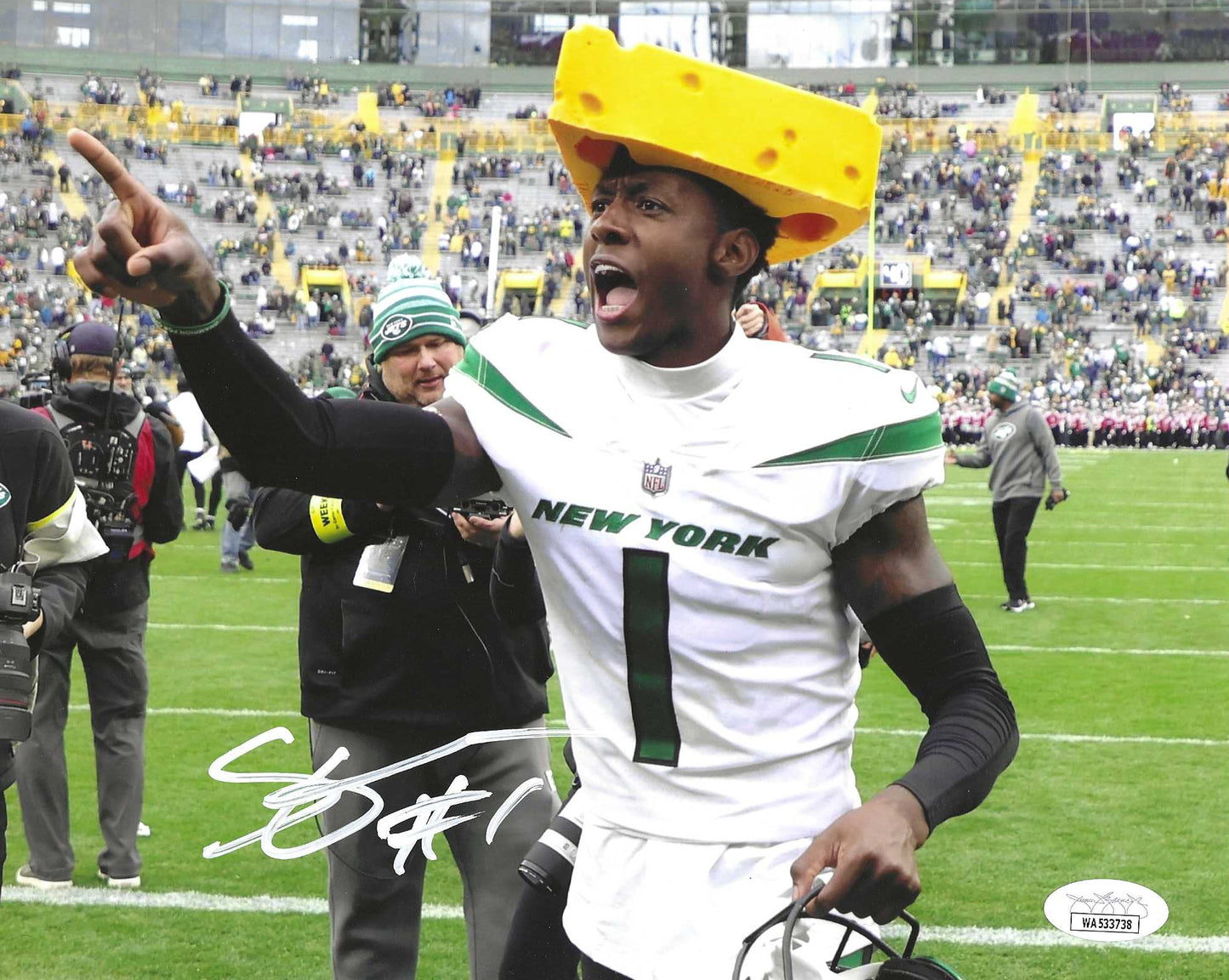New York Jets Sauce Gardner Wearing The Cheese Head! Autographed 8x10 Photo