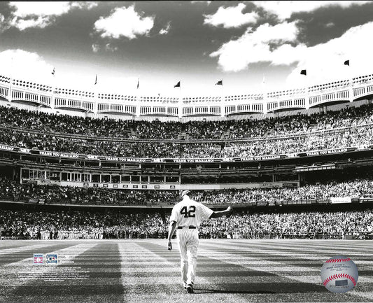 New York Yankees Mariano Rivera "Enter Sandman" Black & White 8x10 Photo Picture