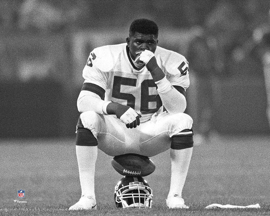 The New York Giants Lawrence Taylor Takes A Breather 8x10 Photo