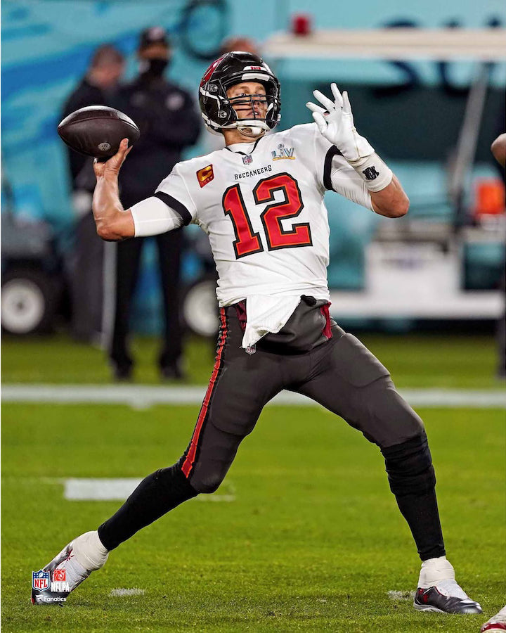 The Tampa Bay Bucceneers Tom Brady Passing During S.B. LV 8x10 Photo