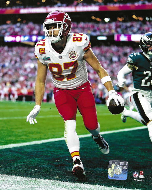 Kansas City Chiefs Travis Kelce Scores a Touchdown During Super Bowl 8x10 Photo