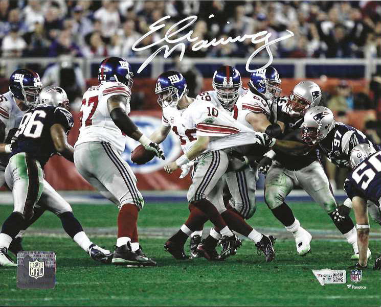 The New York Giants Eli Manning Autographed 8x10 Photo Of "The Escape" From Super Bowl 42