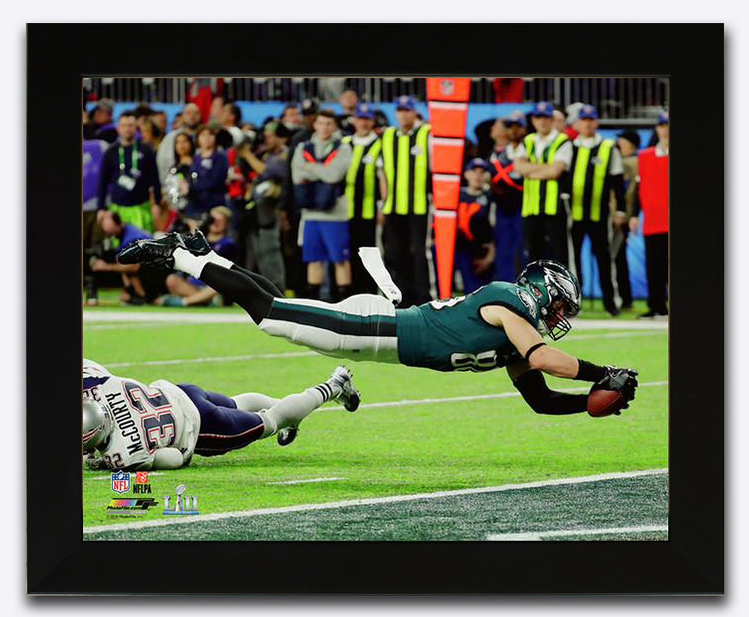 Philadelphia Eagles Zach Ertz Scores The Game Winning Touchdown During S.B. 52, 8x10 Photo, Picture