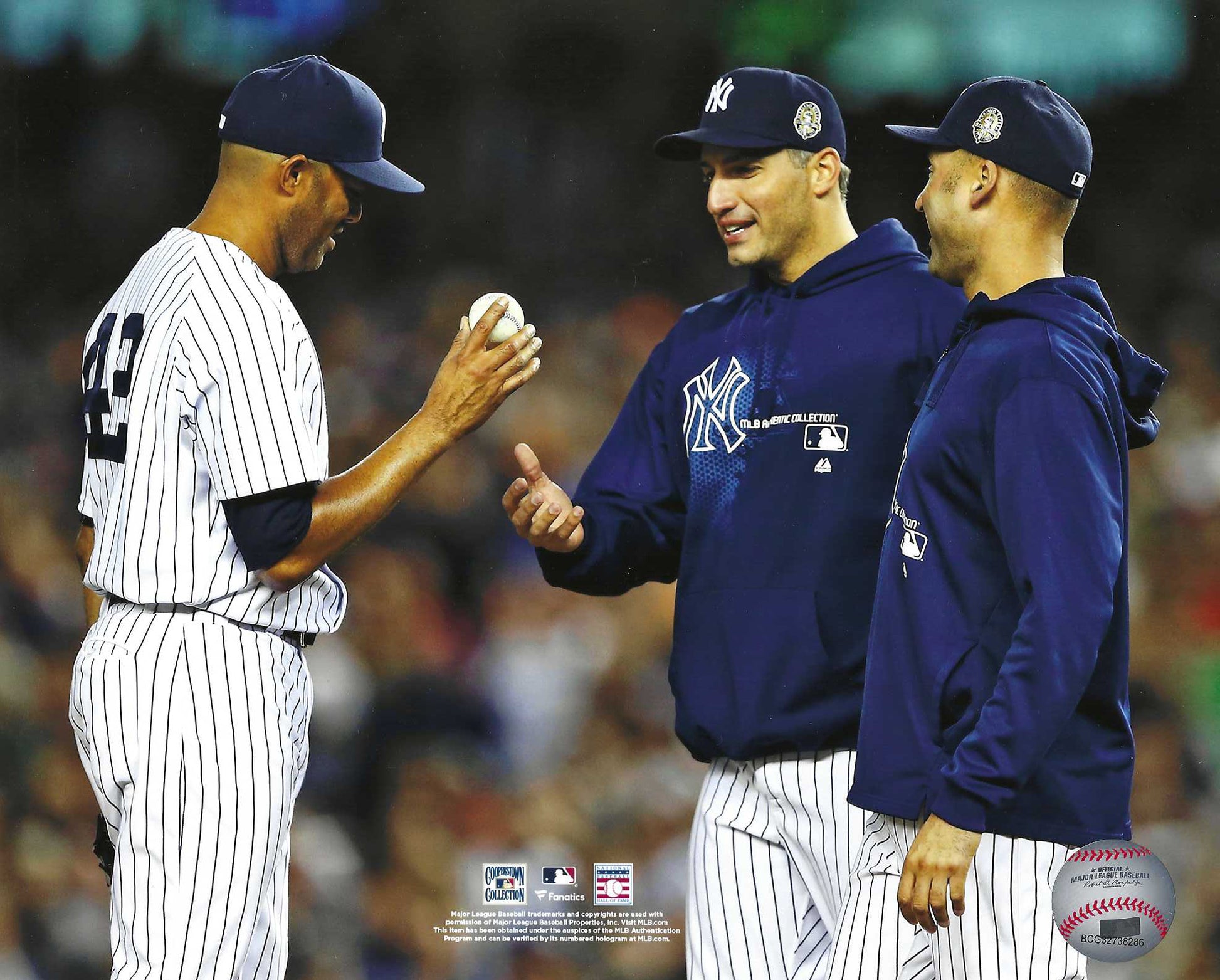 New York Yankees Mariano Rivera, Derek Jeter, and Andy Petite Relieve "Mo" One Last Time 8x10 Photo Picture