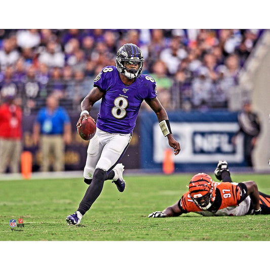 Baltimore Ravens Lamar Jackson Escapes a Tackle 8x10 Photo Picture