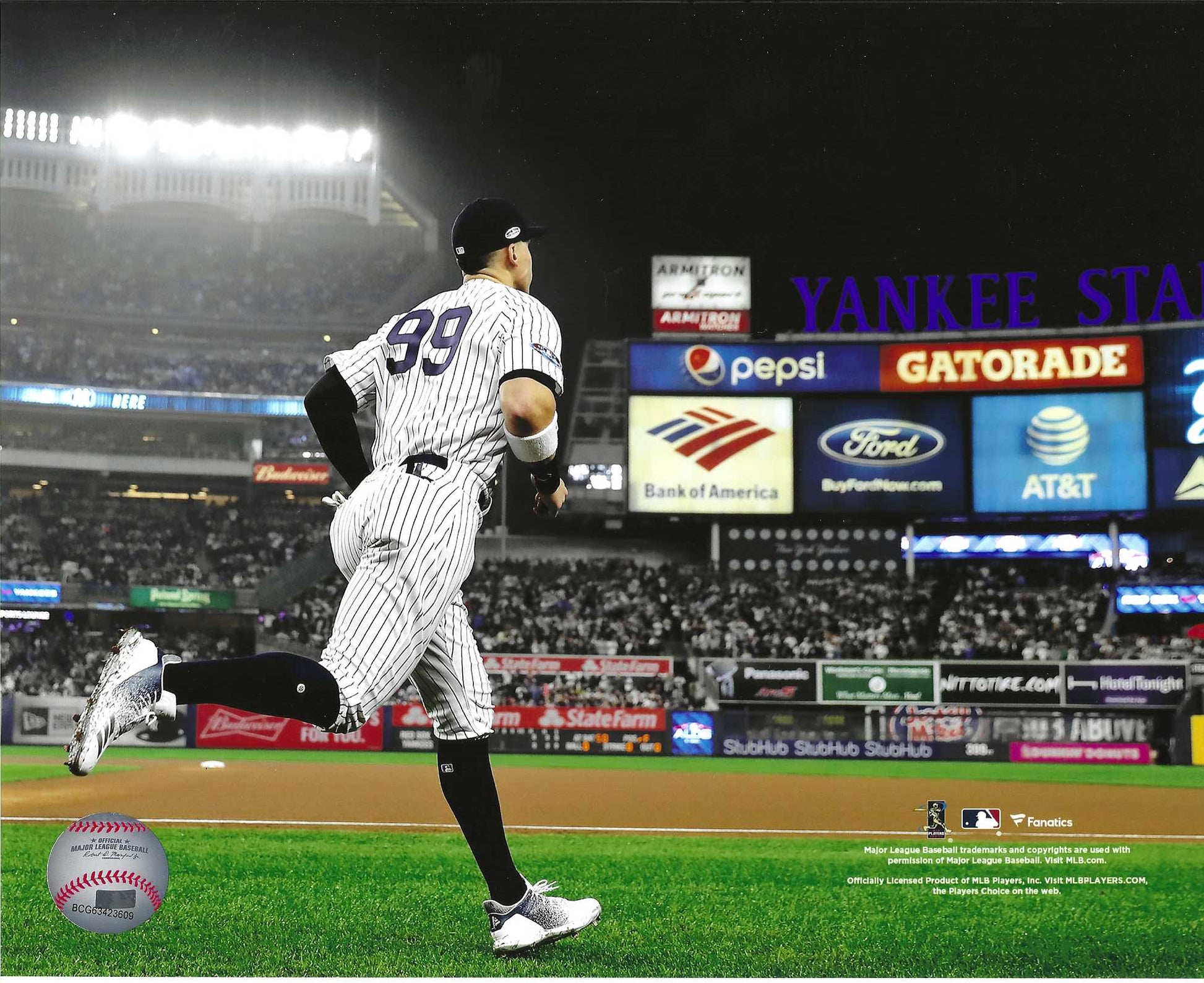 New York Yankees Aaron Judge Running out out of the dugout 8x10 Photo Picture