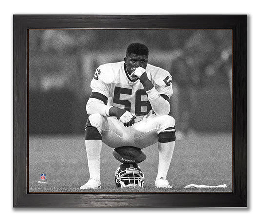 The New York Giants Lawrence Taylor Takes A Breather 8x10 Framed  Photo