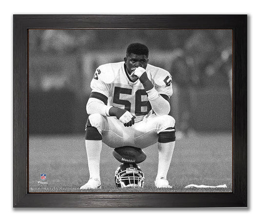 The New York Giants Lawrence Taylor Takes A Breather 8x10 Framed Photo