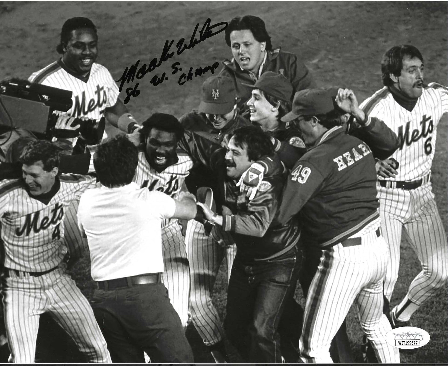 New York Mets Mookie Wilson Autographed 8x10 Photo Picture During Game Six of The 1986 World Series