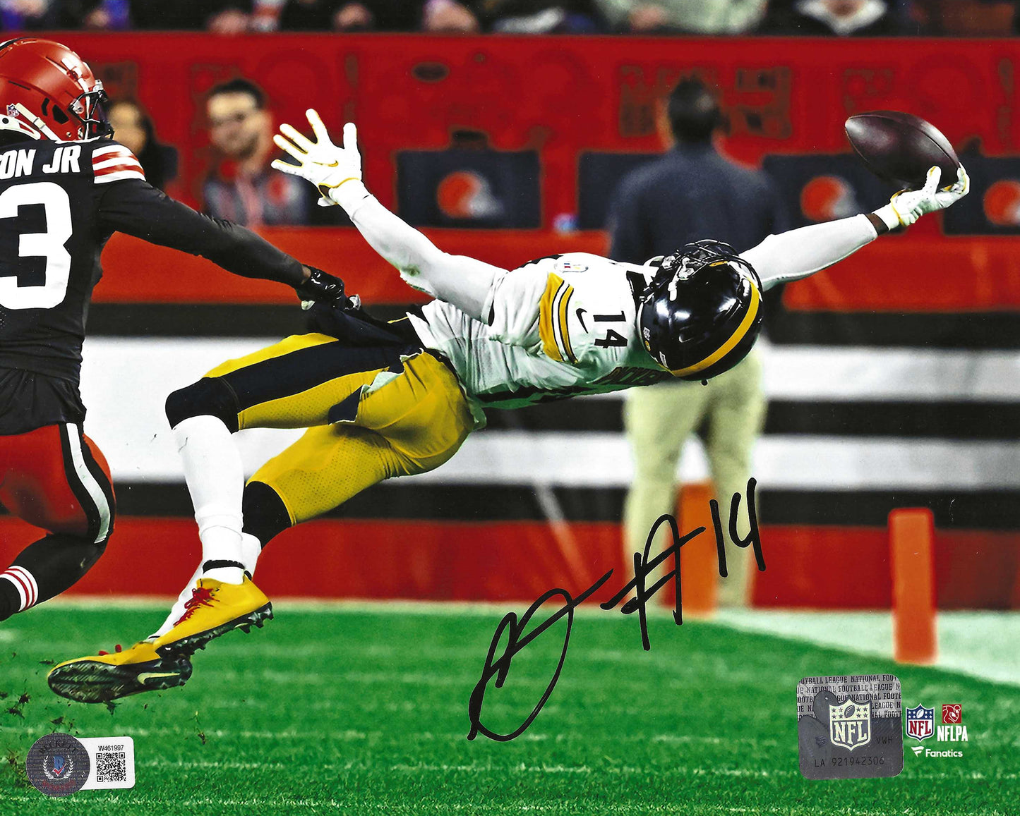 Pittsburgh Steelers George Pickens Authentic Autographed One Handed Catch During a Game In 2022 11x14 Photo Picture