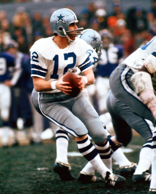 Dallas Cowboys Roger Staubach Drops back To Pass 8x10 Action Photo Picture