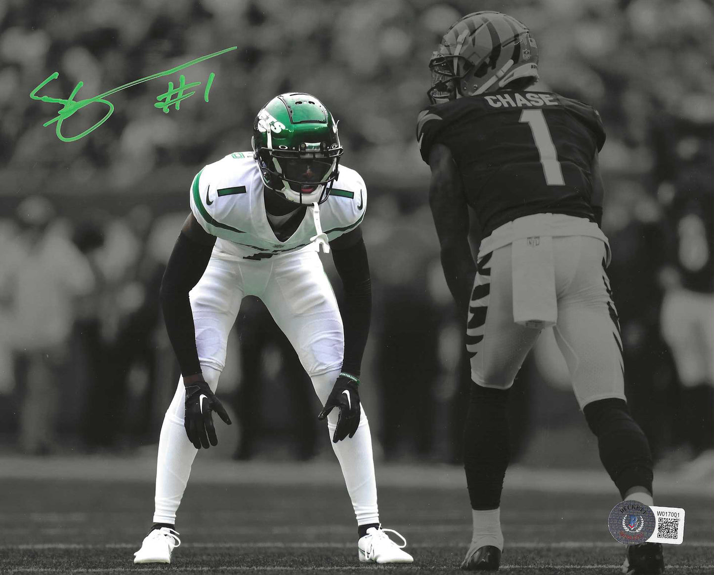 New York Jets Sauce Gardner Spotlight Photo Autographed In Jets Green Paint Pen 8x10 Photo Picture