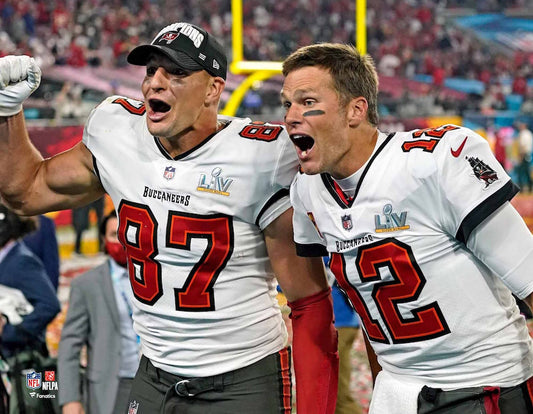 The Tampa Bay Bucceneers Tom Brady And Rob Gronkowski Victory Celebration 8x10 Photo