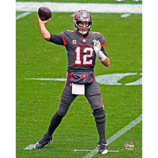 The Tampa Bay Buccaneers Tom Brady In His Dark Gray Uniform 8x10 Photo